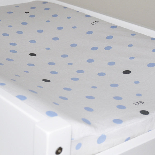 Little Turtle Baby Change Mat Covers add that finishing touch to your baby's nursery.  This size of fitted sheet - 80x50x12cm - is not only perfect for covering your changing pad, but also fits many of the smaller sized bassinets 100% Jersey Cotton