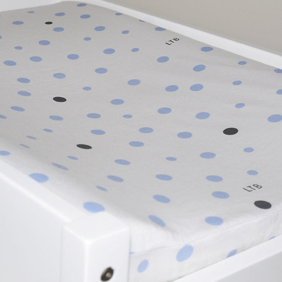 Little Turtle Baby Change Mat Covers add that finishing touch to your baby's nursery.  This size of fitted sheet - 80x50x12cm - is not only perfect for covering your changing pad, but also fits many of the smaller sized bassinets 100% Jersey Cotton