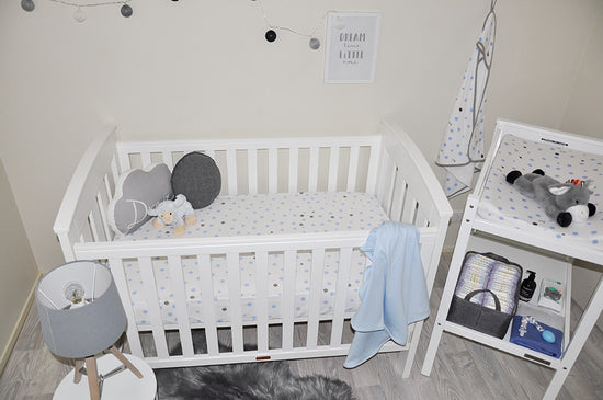 Little Turtle Baby Change Mat Covers add that finishing touch to your baby's nursery.  This size of fitted sheet - 80x50x12cm - is not only perfect for covering your changing pad, but also fits many of the smaller sized bassinets, 100% Jersey Cotton